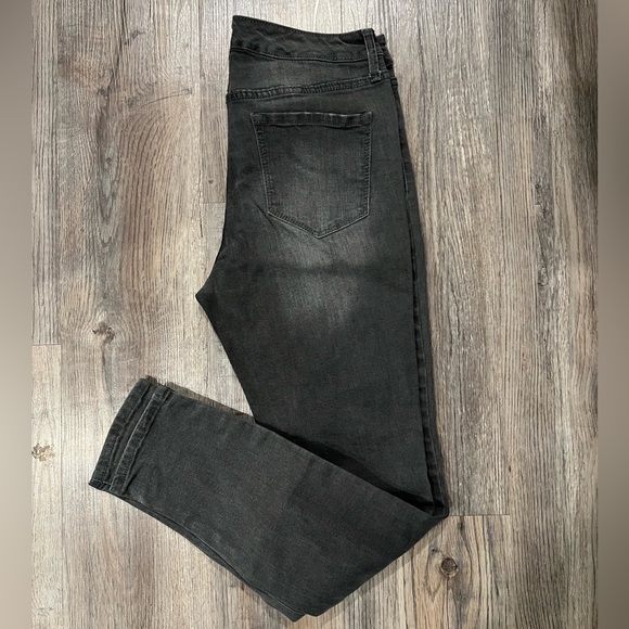 Nine West Gramercy skinny jeans. - Picture 2 of 8